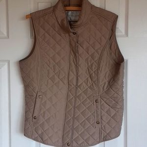 Van Huesen Tan women's quilted, fleece lined zip up vest - Size L